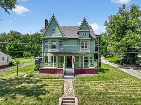 24 Shady Ave, Burgettstown, PA 15021