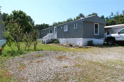 247 Colleen Ln, Jeannette, PA 15644