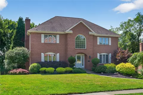 2455 Dogwood Dr, Wexford, PA 15090