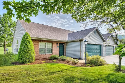 308 Saddlebrook Dr, Indiana, PA 15701