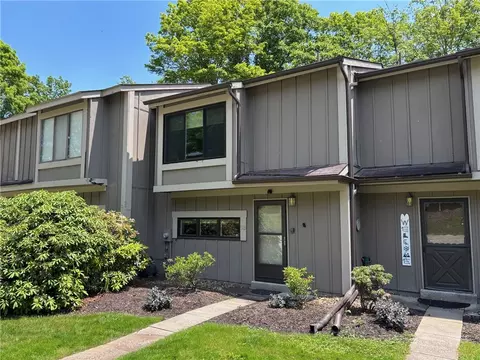 13 Lakeview Dr, Hidden Valley, PA 15502