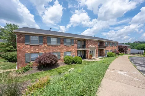 1230 Chatham Park Dr #C, Pittsburgh, PA 15216