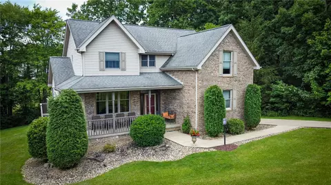 121 Covington Dr, Butler, PA 16001