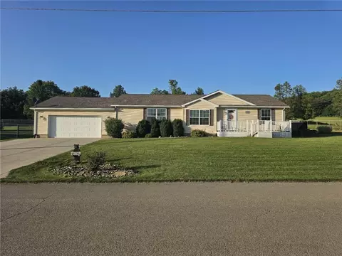 304 Bennington Rd, Hopwood, PA 15445