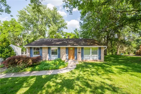 982 Copsewood Dr, Bethel Park, PA 15102