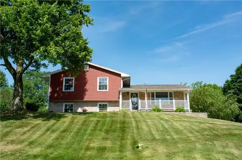 101 Lynne Dr, Beaver Falls, PA 15010