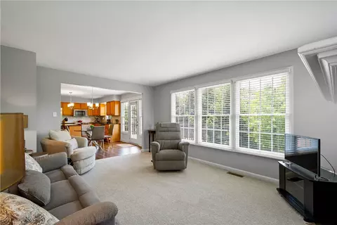 Living - 206 Buckeye Ct, Eighty Four, PA 15330 photo 1 of 4