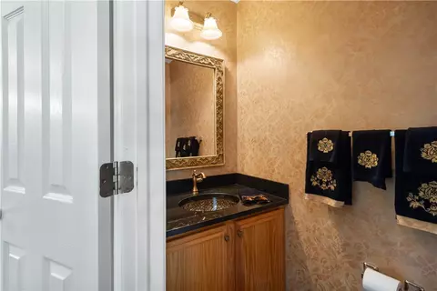 Bath - 206 Buckeye Ct, Eighty Four, PA 15330 photo 1 of 5