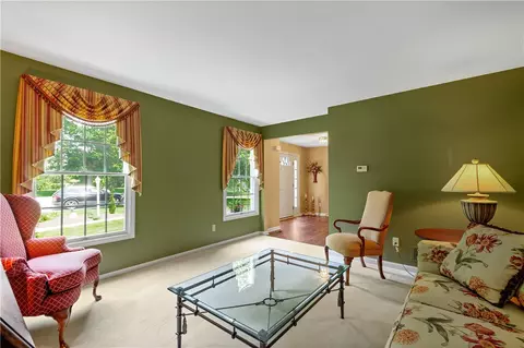 Living - 206 Buckeye Ct, Eighty Four, PA 15330 photo 3 of 4
