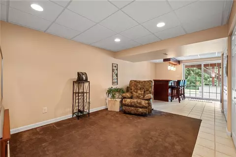 Living - 206 Buckeye Ct, Eighty Four, PA 15330 photo 4 of 4