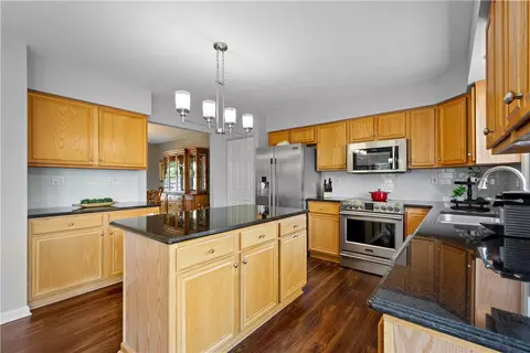 Kitchen - 206 Buckeye Ct, Eighty Four, PA 15330 photo 2 of 4