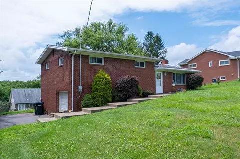 223 Larue Dr, Coraopolis, PA 15108