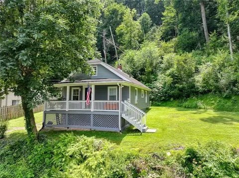 108 Hird Rd, Trafford, PA 15085