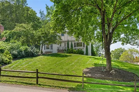 323 Cornwall Dr, Pittsburgh, PA 15238