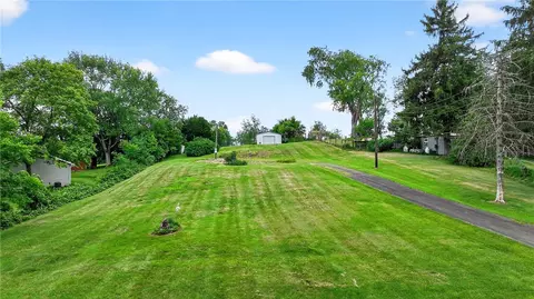 88 Mingo Circle Dr, Finleyville, PA 15332