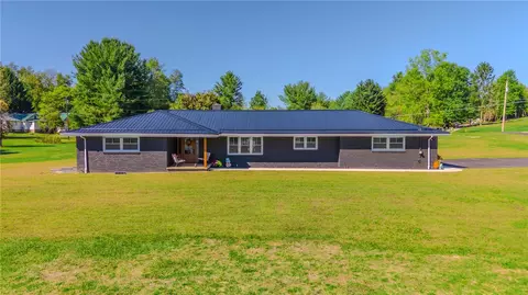 7 Indian Ln, Vanderbilt, PA 15486