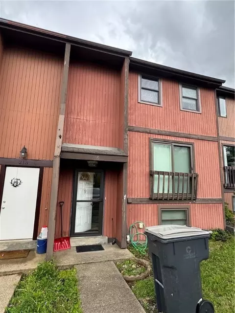 215 Parkwood Dr, Cranberry Township, PA 16066