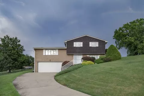 11 Crestwood Dr, Cecil, PA 15321
