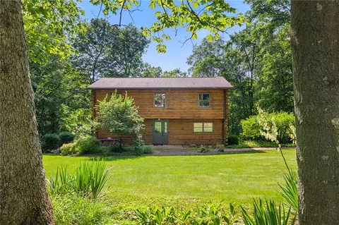 1335 Alamae Lakes Rd, Washington, PA 15301