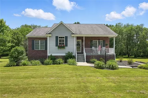 202 Ringneck Meadow Dr, Slippery Rock, PA 16057