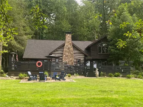 7 Deer Lake Trl, Chalkhill, PA 15421