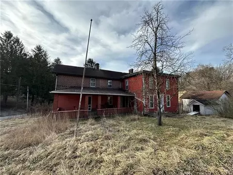286 Dally Rd, Coal Center, PA 15423
