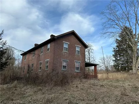 286 Dally Rd, Coal Center, PA 15423