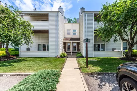 2207 Kenzie Dr, Pittsburgh, PA 15205