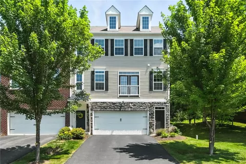 2122 Shawnee Dr, Washington, PA 15301