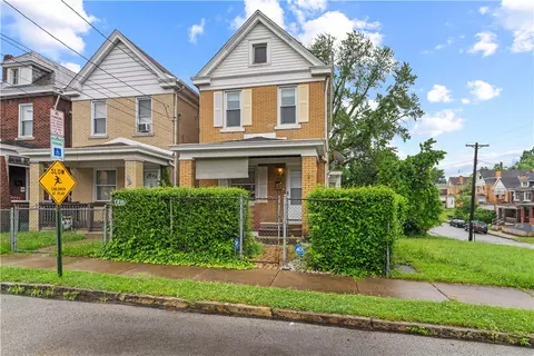 366 W 13th Ave, Homestead, PA 15120