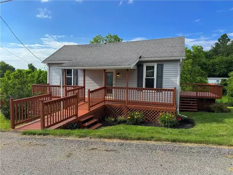 81 Baltimore St, Irwin, PA 15642