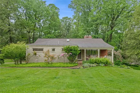 2666 Pointview Dr, Allison Park, PA 15101