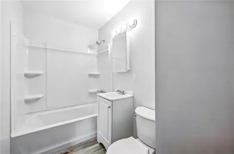 Bath - 2796 Ivanhoe Rd, Sharpsville, PA 16150 photo 1 of 1