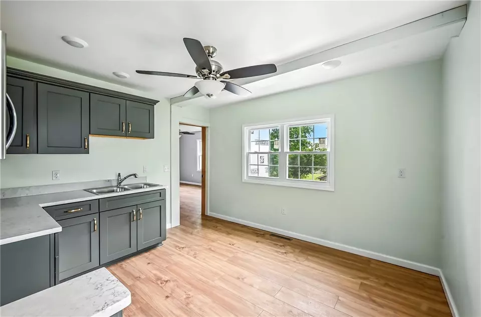 Entry Way - 2796 Ivanhoe Rd, Sharpsville, PA 16150 photo 2 of 4
