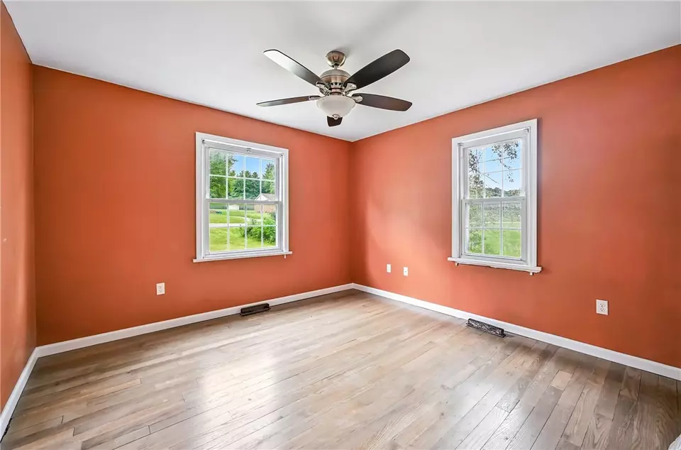 Bedroom - 2796 Ivanhoe Rd, Sharpsville, PA 16150 photo 2 of 6