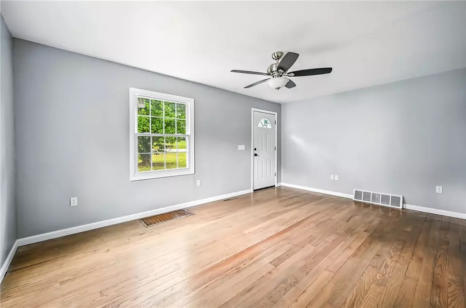 Living - 2796 Ivanhoe Rd, Sharpsville, PA 16150 photo 1 of 4
