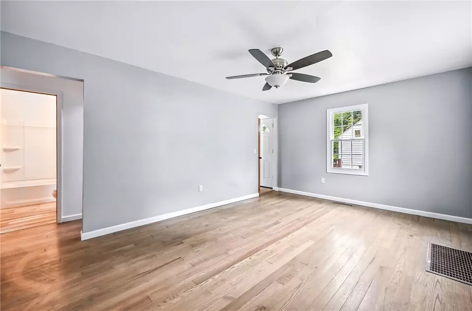 Living - 2796 Ivanhoe Rd, Sharpsville, PA 16150 photo 2 of 4