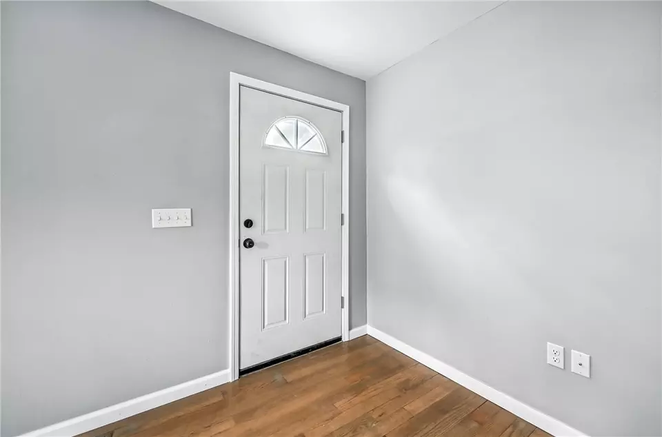 Entry Way - 2796 Ivanhoe Rd, Sharpsville, PA 16150 photo 1 of 4