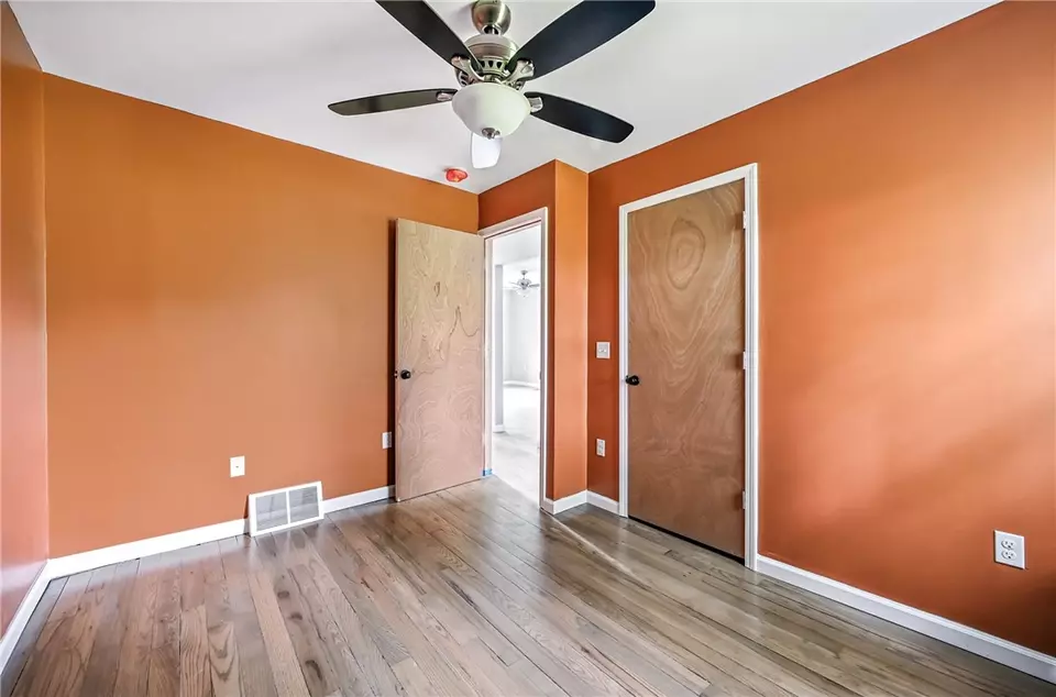 Bedroom - 2796 Ivanhoe Rd, Sharpsville, PA 16150 photo 6 of 6