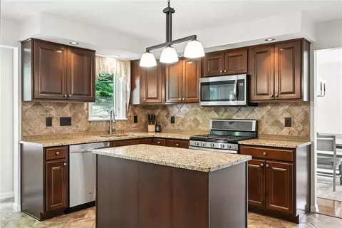 Kitchen - 275 Jefferson St, Export, PA 15632 photo 3 of 5