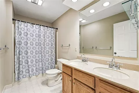 Bath - 275 Jefferson St, Export, PA 15632 photo 2 of 6