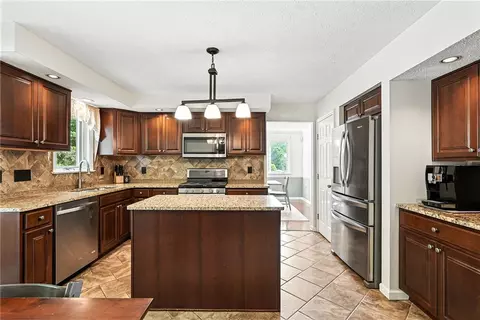Kitchen - 275 Jefferson St, Export, PA 15632 photo 2 of 5