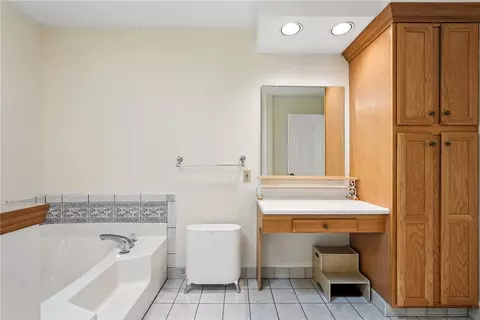 Bath - 275 Jefferson St, Export, PA 15632 photo 4 of 6