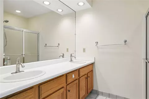 Bath - 275 Jefferson St, Export, PA 15632 photo 5 of 6