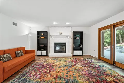 Living - 275 Jefferson St, Export, PA 15632 photo 3 of 4