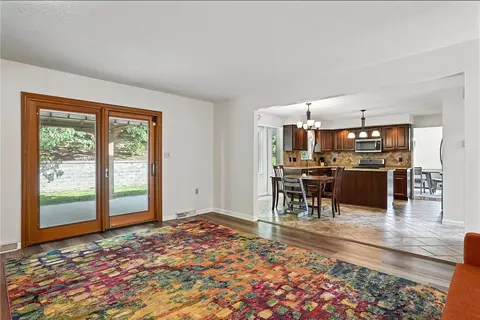 Living - 275 Jefferson St, Export, PA 15632 photo 4 of 4