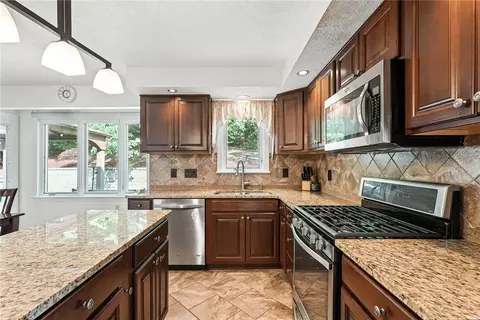 Kitchen - 275 Jefferson St, Export, PA 15632 photo 4 of 5