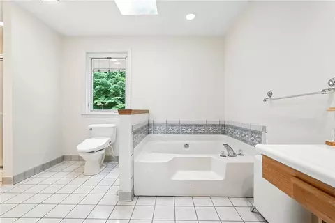 Bath - 275 Jefferson St, Export, PA 15632 photo 3 of 6