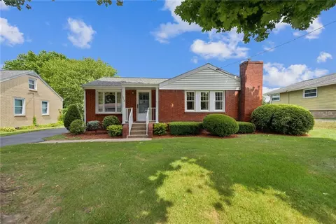 1512 Woodlawn Dr, Latrobe, PA 15650