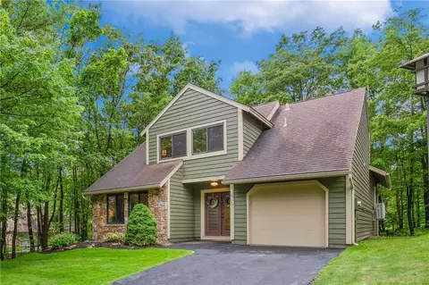 1757 Greenfield Dr, Hidden Valley, PA 15502
